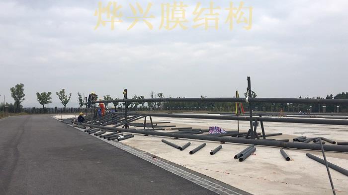 吉安學(xué)?？磁_膜結(jié)構(gòu)施工 (3)