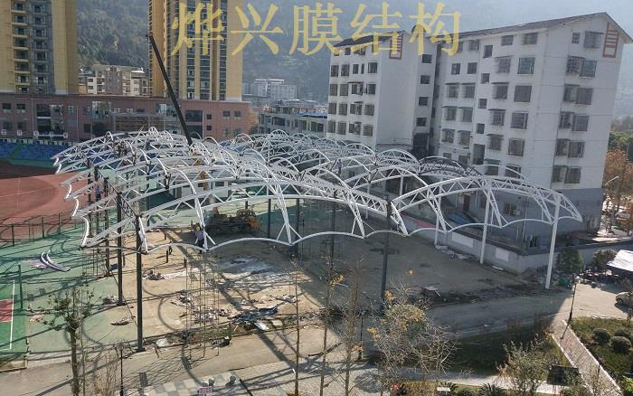 桐梓一中 籃球場(chǎng)鋼膜結(jié)構(gòu) (1)